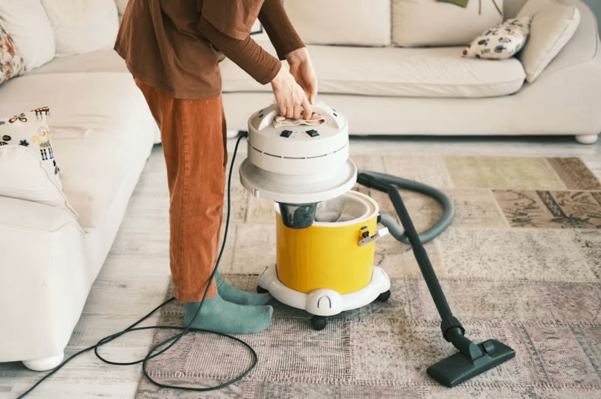 Comment nettoyer son aspirateur professionnel ? Nos astuces pour prolonger sa durée de vie